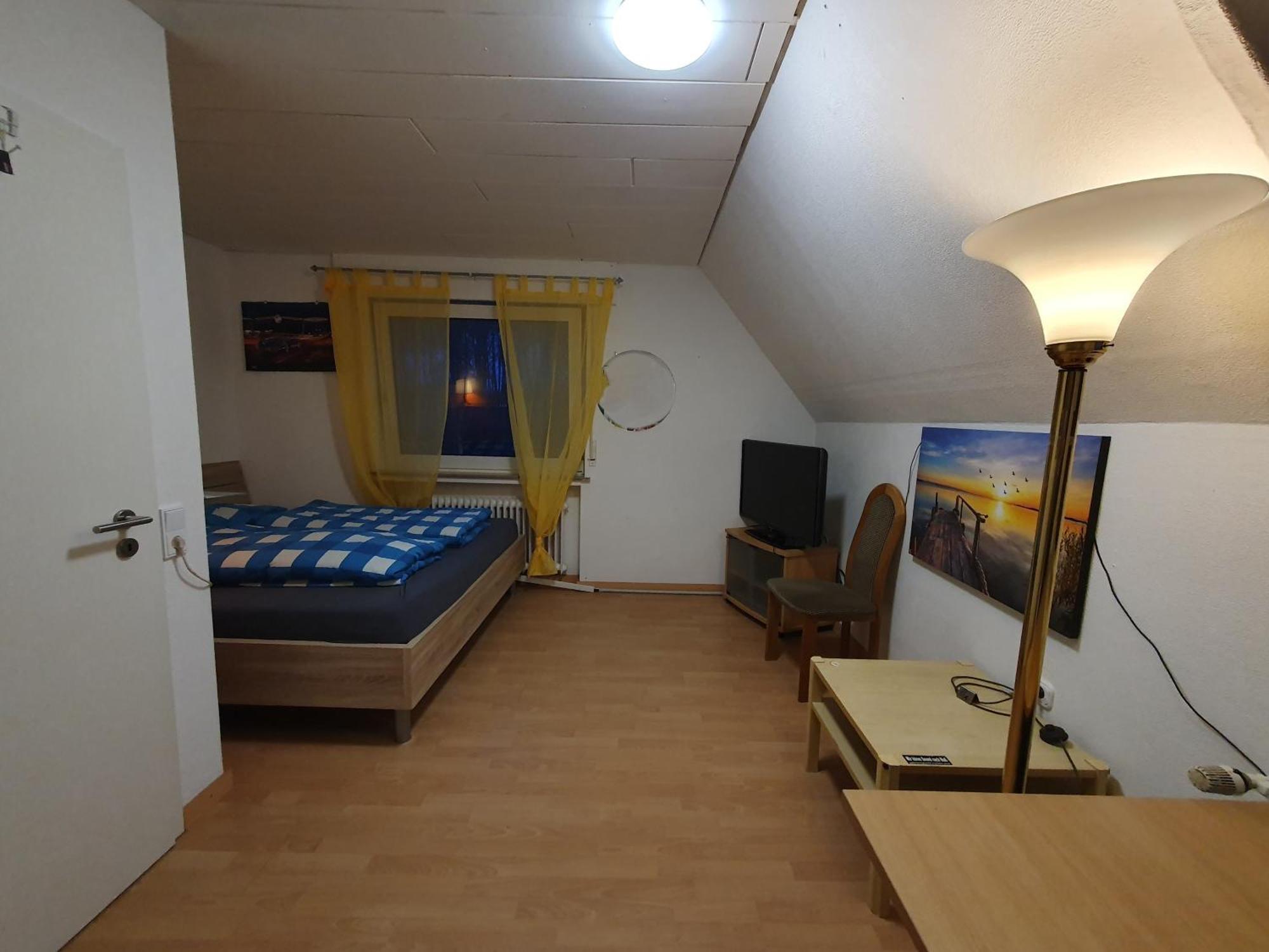Geraeumiges Ferienhaus In Bad Salzuflen Mit Einfacher Ausstattung, Fuer Geschaeftsreisende, Gruppen Oder Familien Geeignet, 4 Schlafzimmer Экстерьер фото